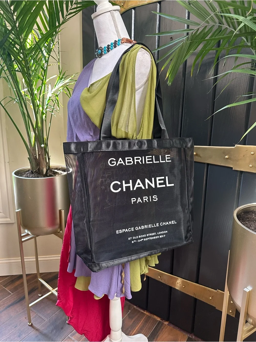 New Authentic CHANEL PARIS FASHION WEEK VIP 2017 Mesh GABRIELLE ESPACE Tote bag - Picture 1 of 7